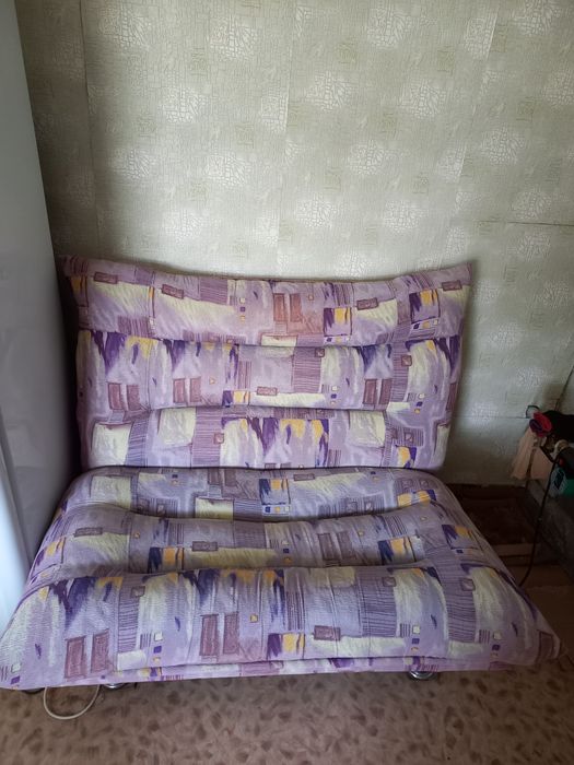 Продам трйка диваны,книжка
