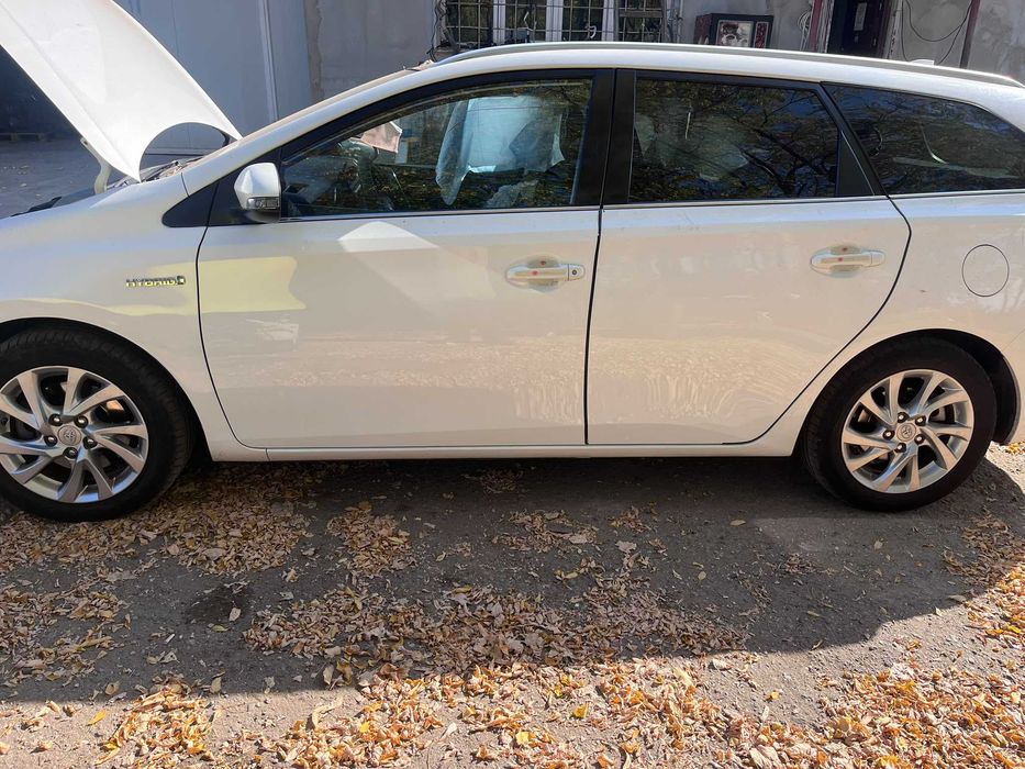 Oglinda stanga / dreapta completa Toyota Auris 2016 combi break - pret per bucata