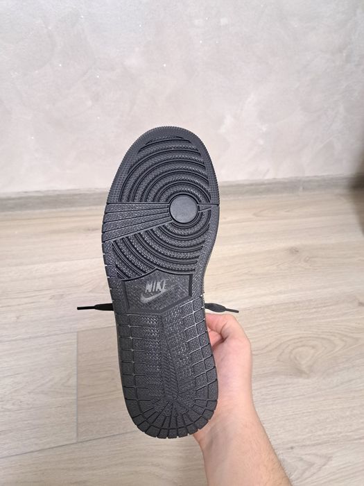 Air Jordan 1 Low x Travis Scott "Black Phantom"