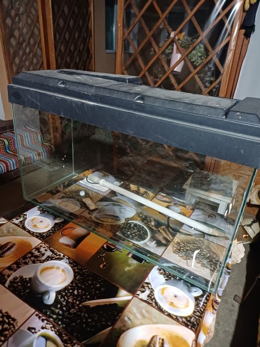 Acvariu 100 L   cu capac   si neon