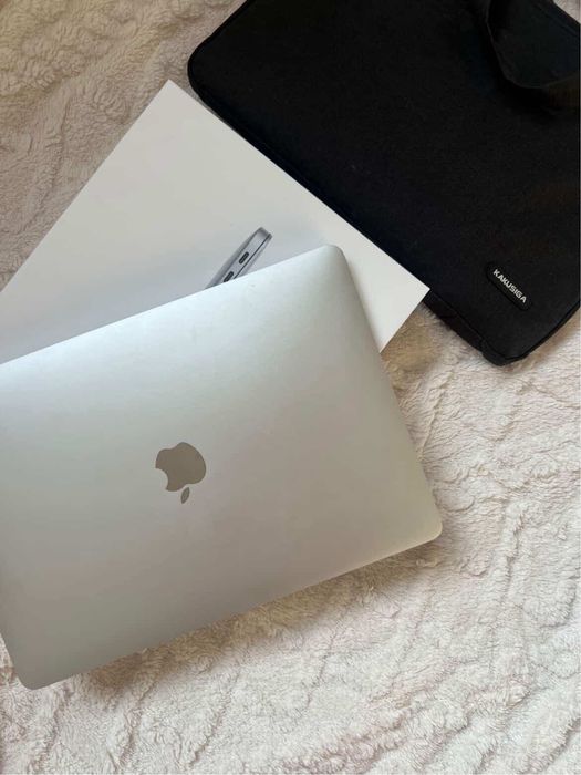 Продам Макбук м1,состояние идеал