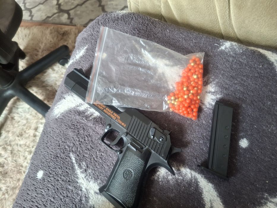 Продам пистолет детский