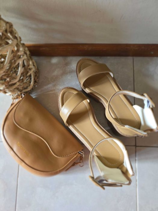 Дамски бежови сандали