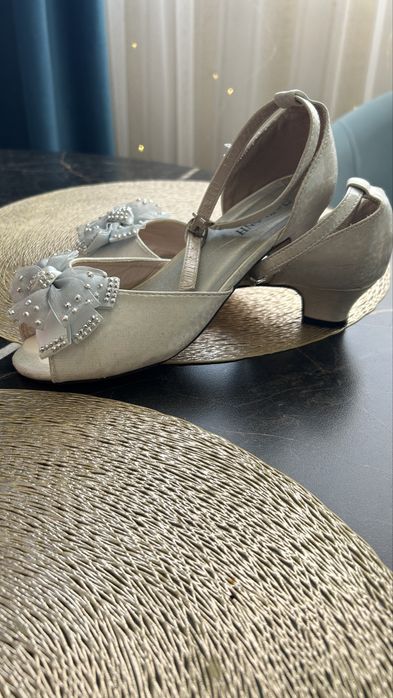 Продам обувь для танцев