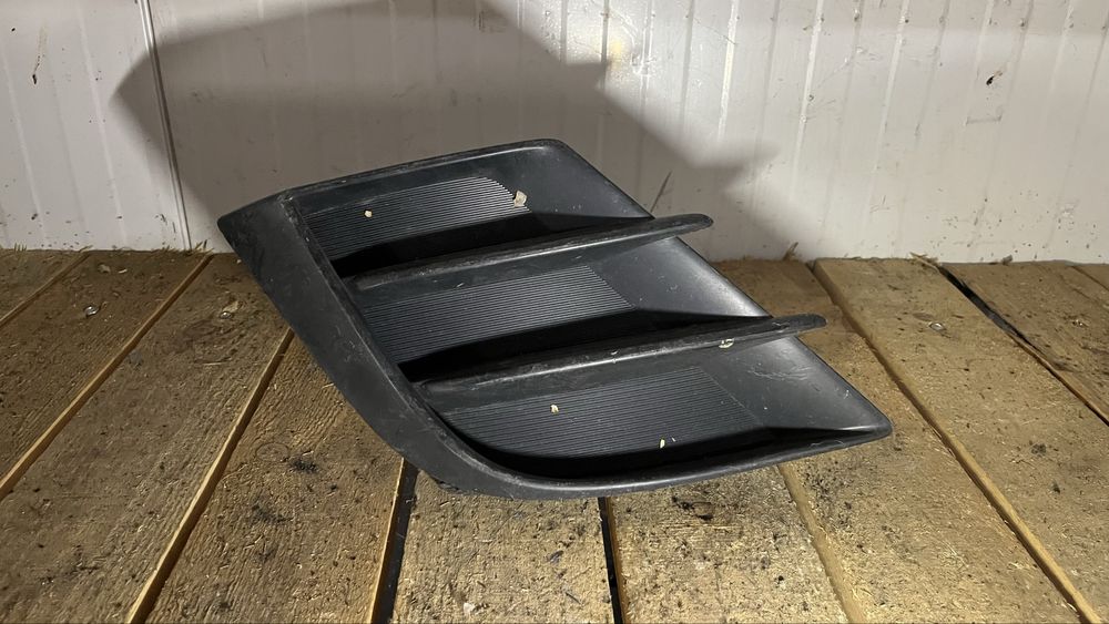 Решетка лява и дясна предна броня Mazda 3