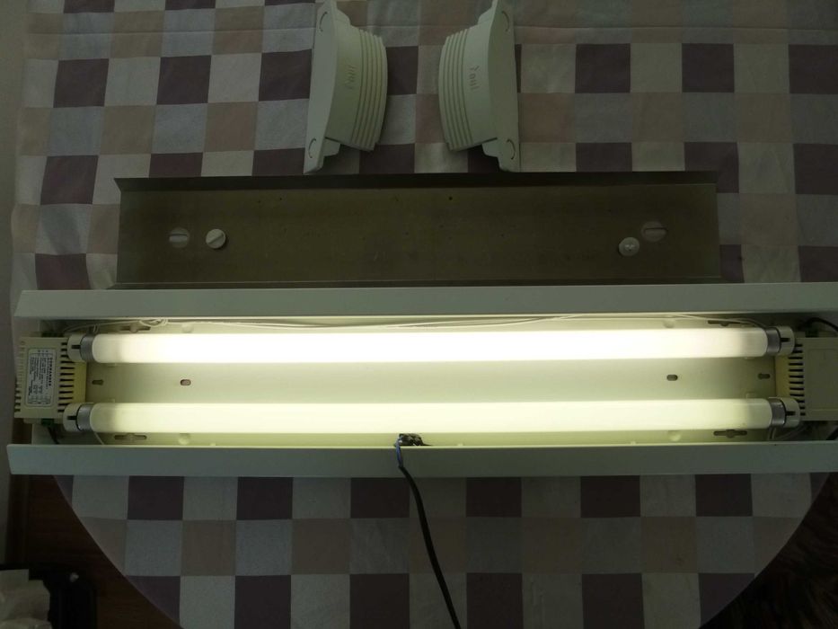 Неонова/луминисцентна лампа с две пури- 2х18W.