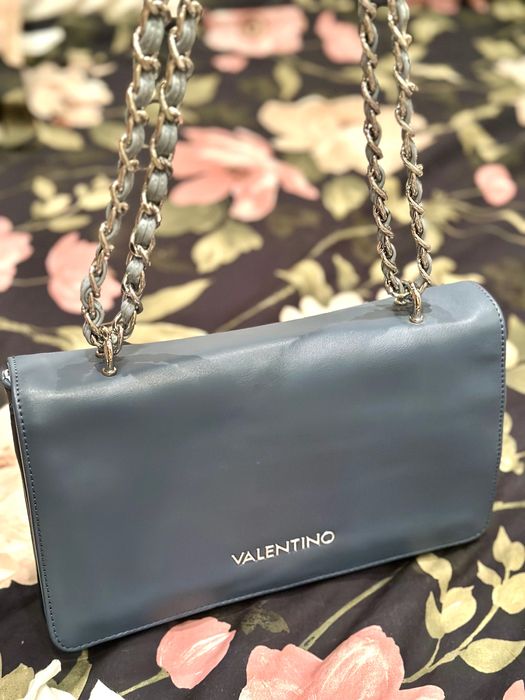Чанта valentino е нова не носена оргинална е