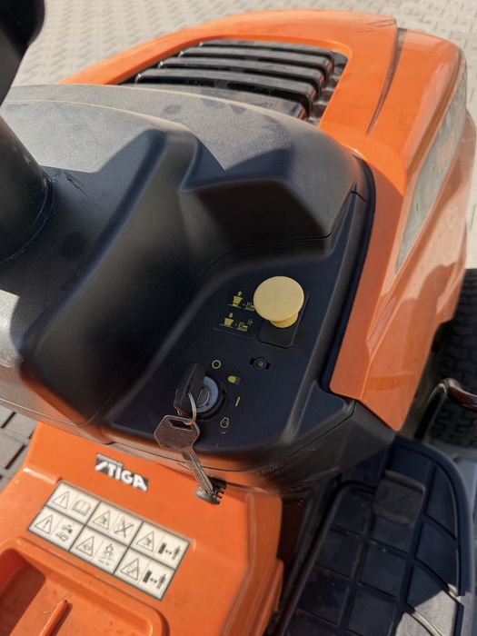 De vânzare tractor de tuns gazon Villager VT 1005 HD