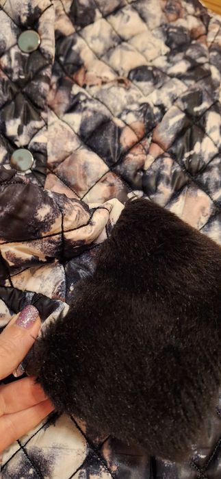 Дамско яке в тъмно синьо и бяло