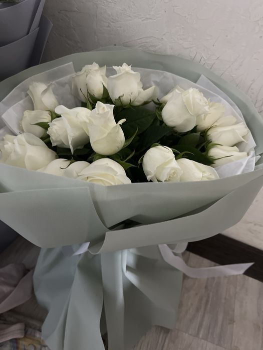Цветы белые розы