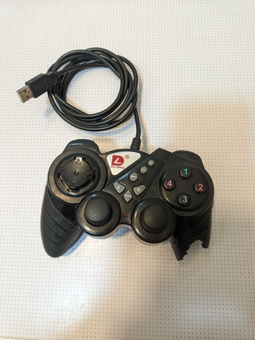 Джойстик, геймпад (на запчасти).