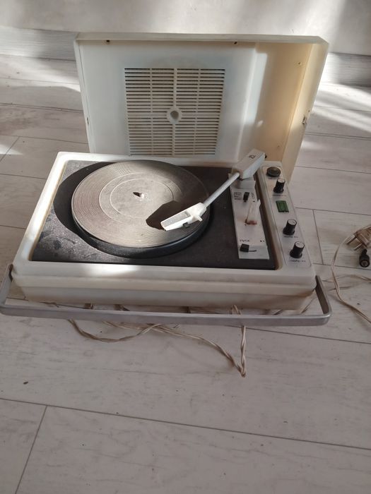 Виниловый проигрыватель