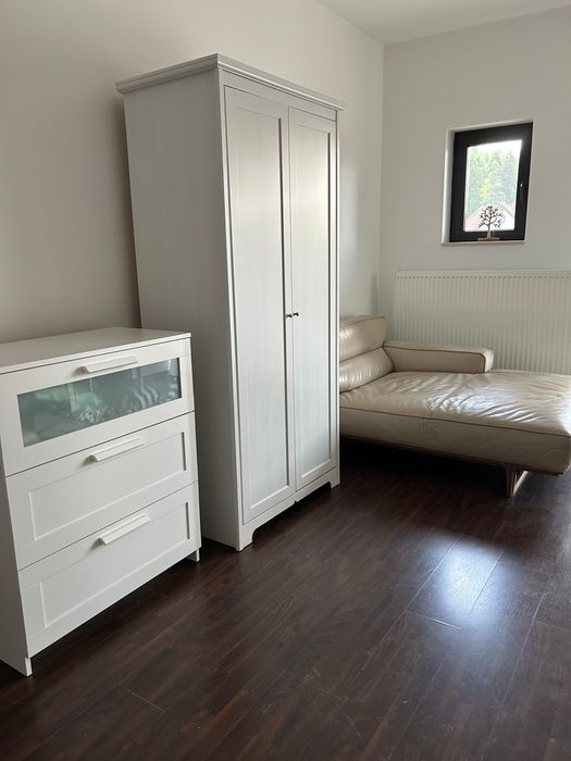 Canapea piele Natuzzi, șifonier și comodă Ikea, set sau vânzare separat. Ușor negociabil, stare excelentă