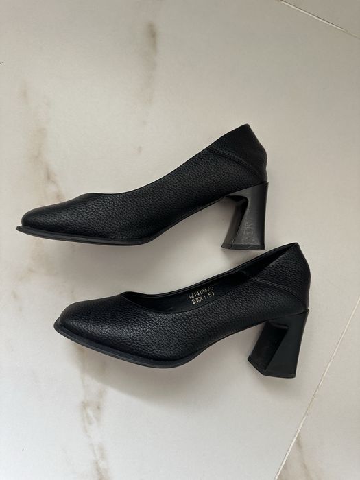 Женские кожаные туфли