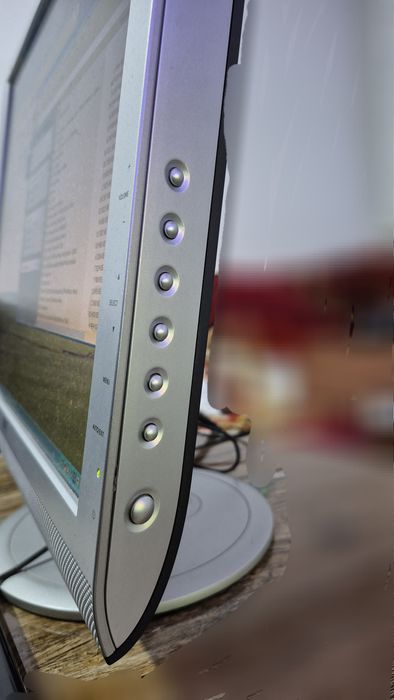 Настолен компютър с монитор 17 инча подходящ за филми, интернет, музик