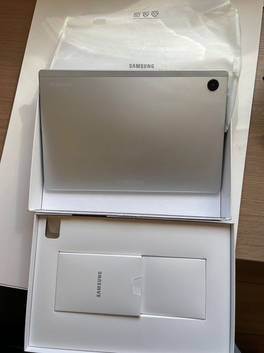 таблет SAMSUNG GALAXY TAB A8 нов, с включена кутия, калъф и клавиатура