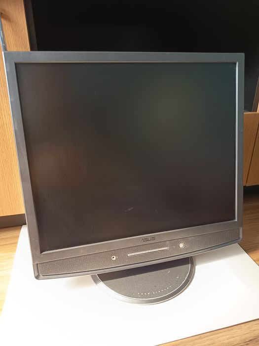 Monitor ASUS 19" cu Difuzoare Încorporate – DVI, VGA, Ideal Supraveghere / POS / Birou