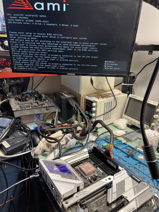 Placa de baza ASUS ROG Strix Z790-F Gaming WIFI DDR5