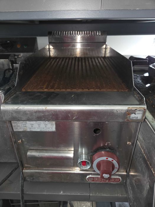Gratar electric la.380v, neted sau striat
