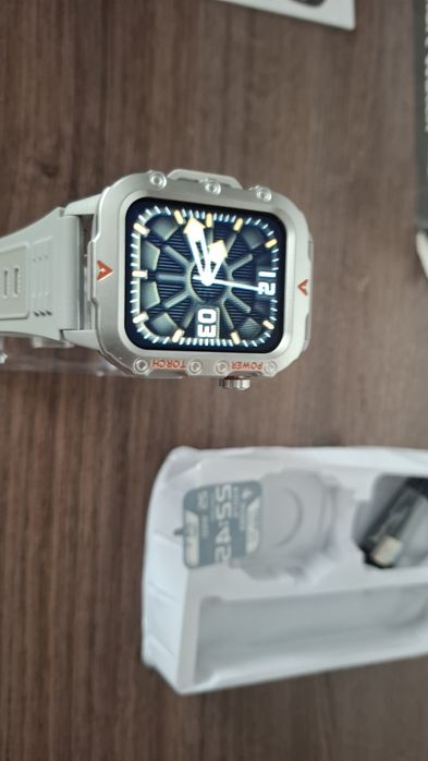 Смарт часовник Laxasfit Q11 сив цвят.