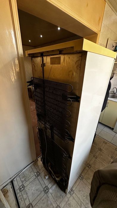 Продается б/у стиральная машина Индезит и двухкамерный холодильник