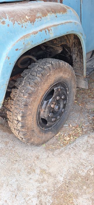 Зил сотилади бахмалда,