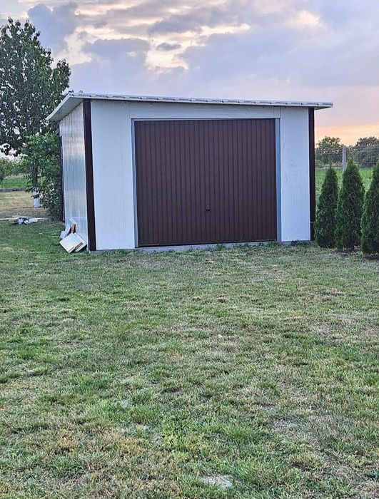 Vând garaj auto din panouri sandwich sau magazine