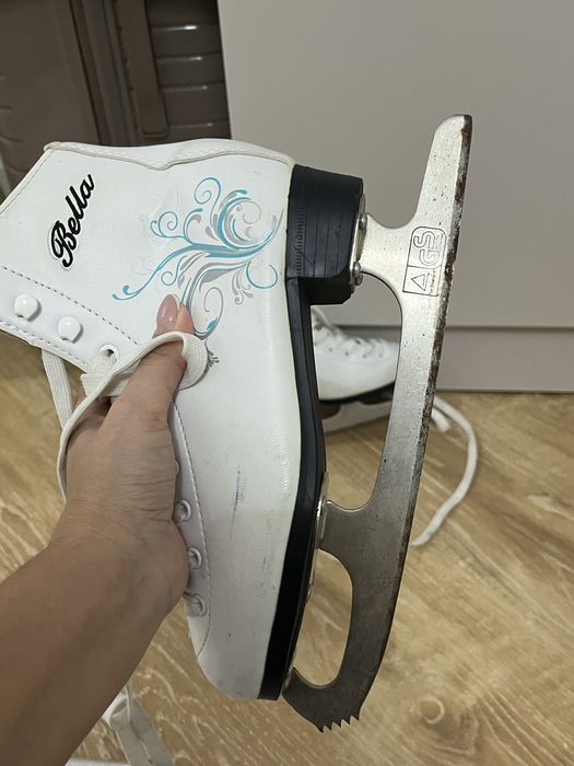 Коньки фигурные 35разм