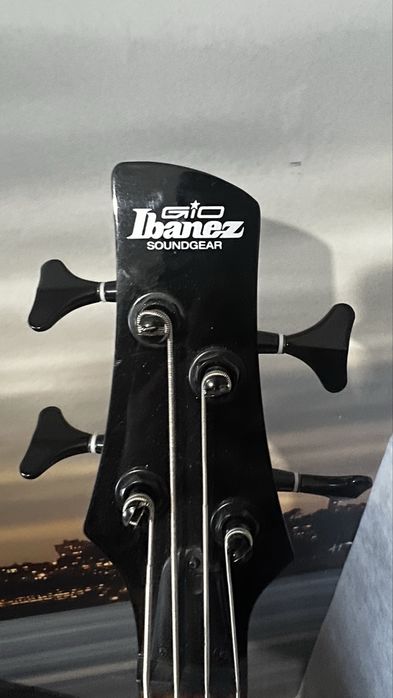 продам бас гитару Ibanez