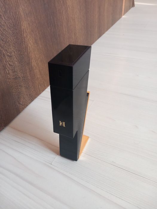 Vând parfum  barbatesc cH