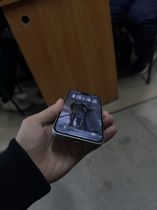 Продам Iphone 16