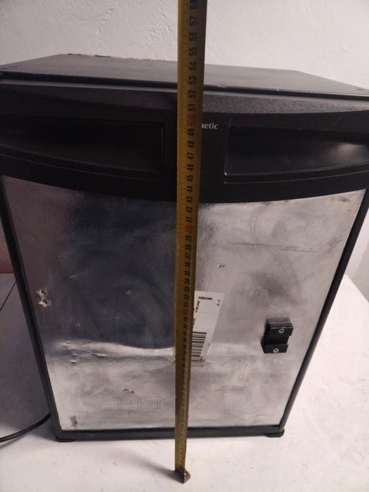 Амонячен хладилник тип мини бар.
DOMETIC RH438D с обем 30 литра.
Ниска