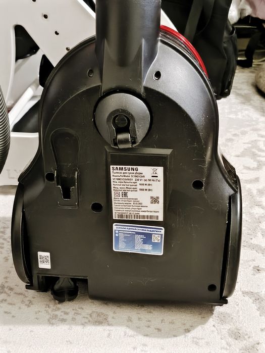 Пылесос Samsung SC18M210VR