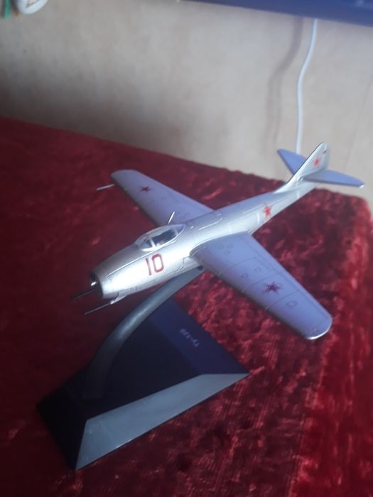 Модели самолётов АИР-1  МИГ-9