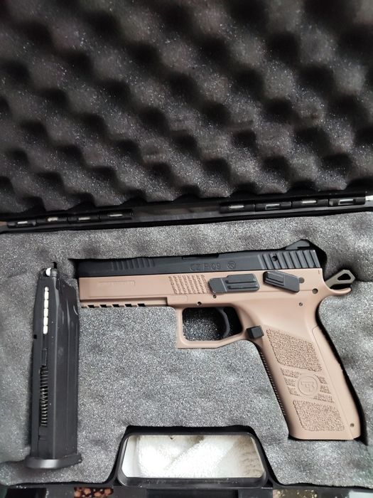 Pistol airsoft CZ P-09