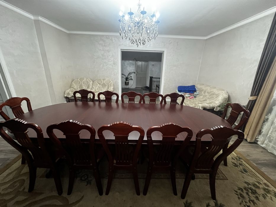 Стол и 12 стульев