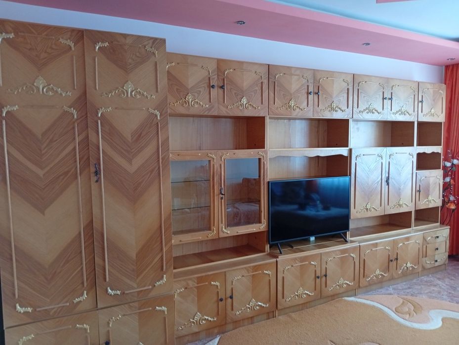 Vând mobilă living L:4300×2000 întreținută fără defecte