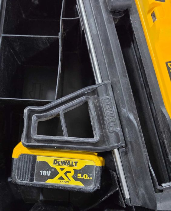 Акумулаторен такер за бетон DeWALT DCN890N