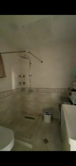 Uchastka sotiladi 1,5 sotix. 5 xonali. Toshkent tumani.  Kirov.