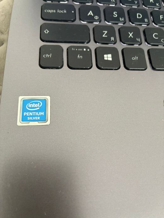 Продам шустрый ноутбук Asus  сумка мышка