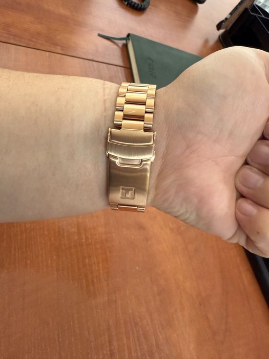 Продаю часы Tissot