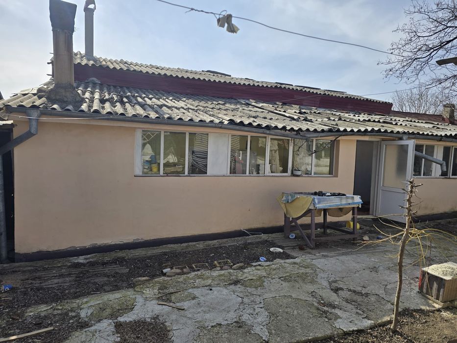 Casa  și teren de vânzare