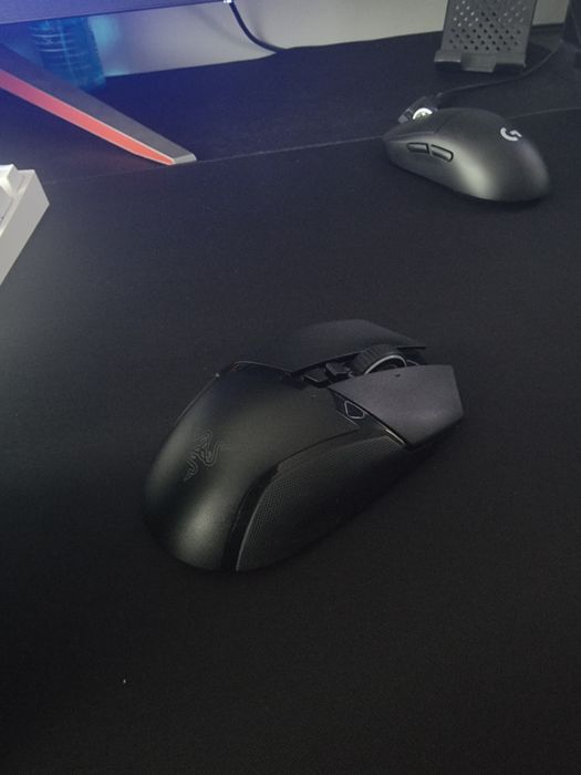 Razer Basilisk v3 pro + Cougar XXL Mousepad
