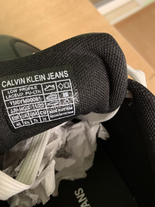 Продам оригинал Calvin Klein демисезонные