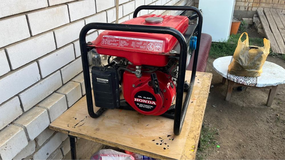 Продаю бензогенератор honda ELEMAX SH1700Dx