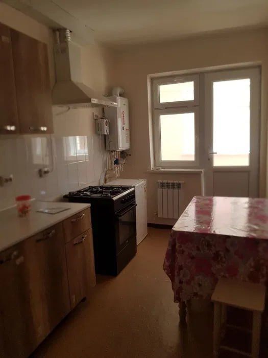 Сергели 9 худуд  2/2/7 ,60 кв накд ёки ипотекага уй сотилади