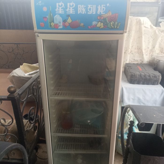 Витрина холодильник обе работает