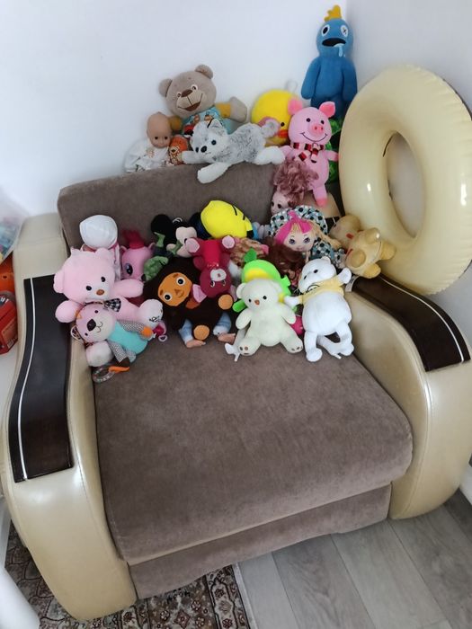 Продам угловой диван с креслом