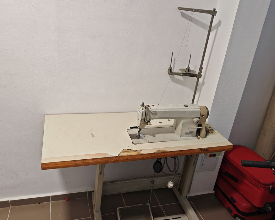 Vând mașina de cusut liniara juki