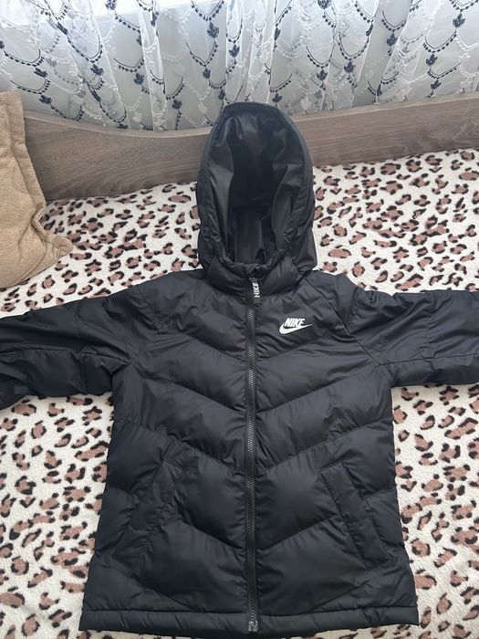 Продавам nike яке
